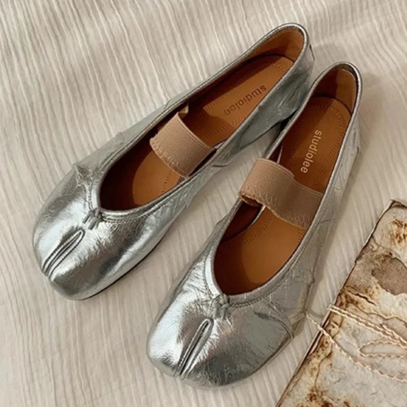 Women’s Split-Toe Flats – Retro Casual Loafers & Soft Moccasin Sneakers